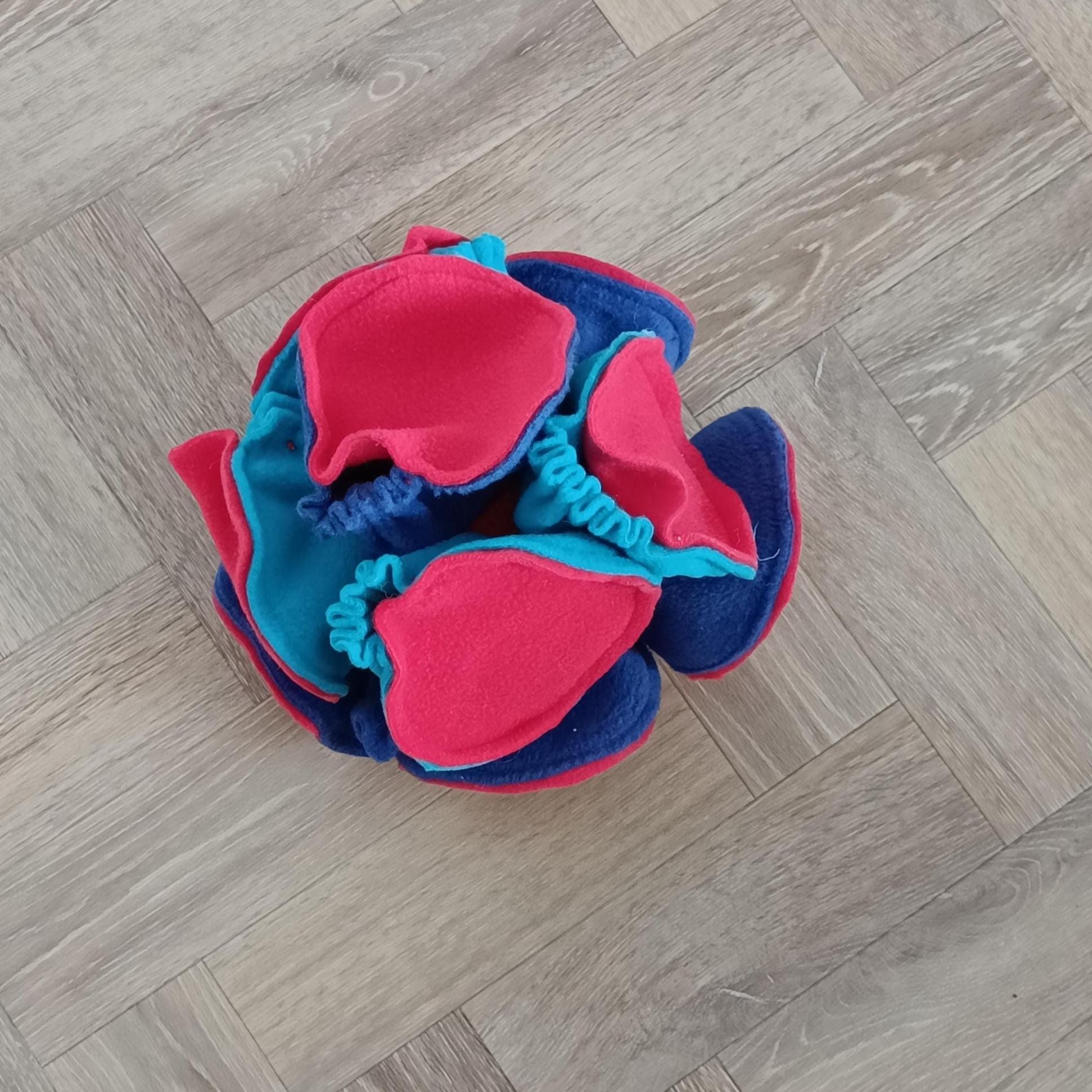 Fleece Snuffle Ball Dog Treat Dispenser, Interactive Pet Puzzle Game, Washable 8-Inch Ball