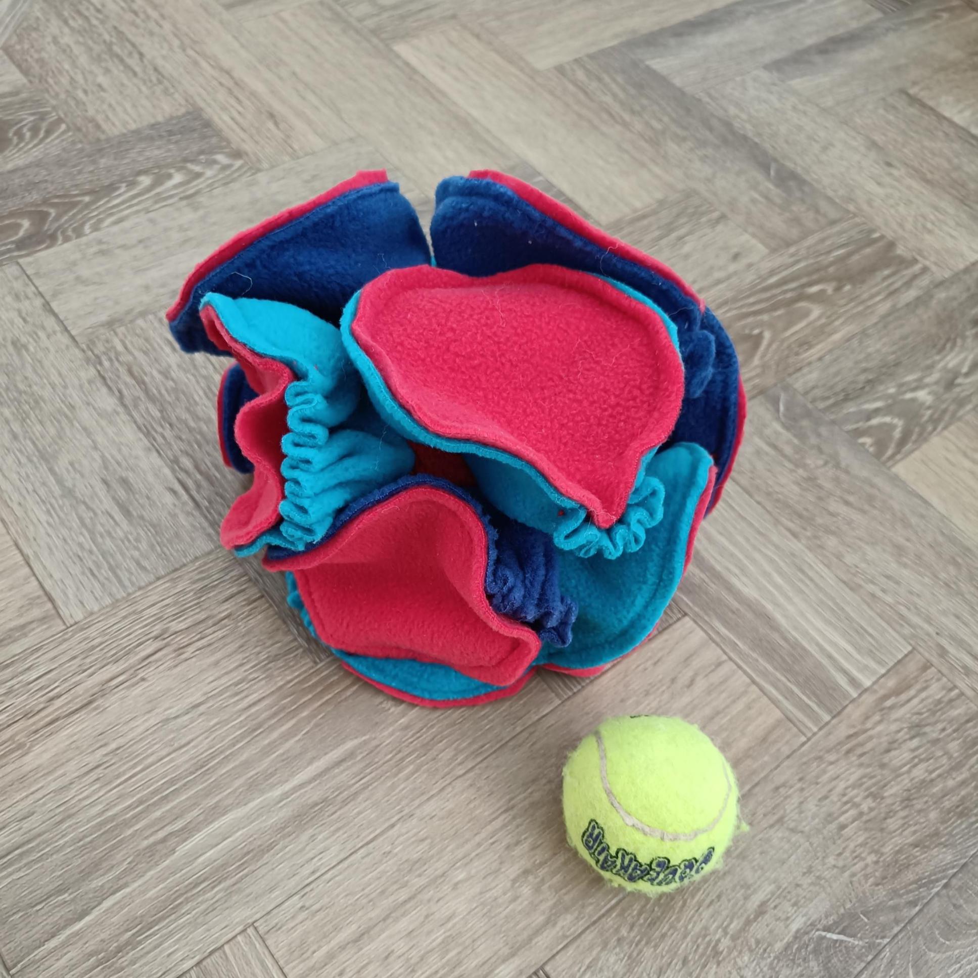 Fleece Snuffle Ball Dog Treat Dispenser, Interactive Pet Puzzle Game, Washable 8-Inch Ball