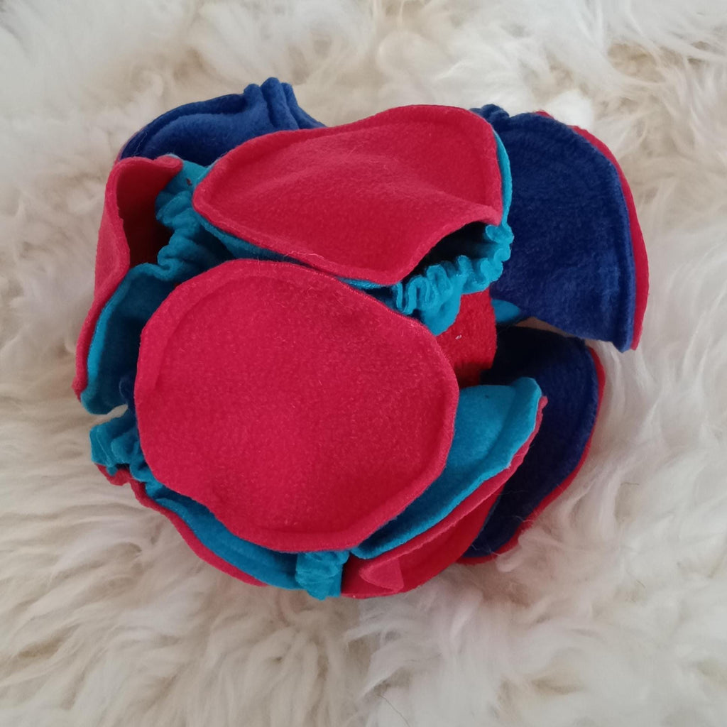 Fleece Snuffle Ball Dog Treat Dispenser, Interactive Pet Puzzle Game, Washable 8-Inch Ball