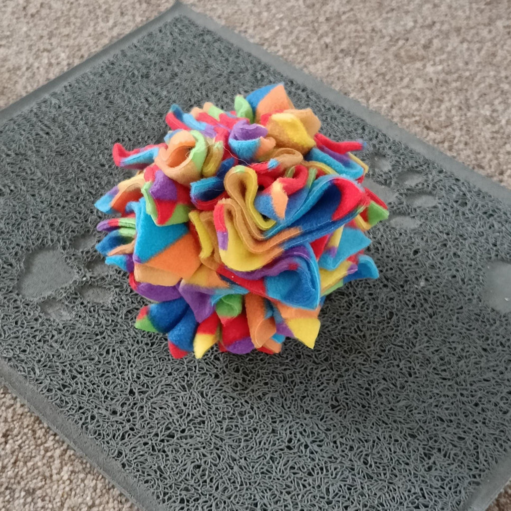 Dog snuffle ball in star shape, fleece pet toy, treat dispenser, finding food game