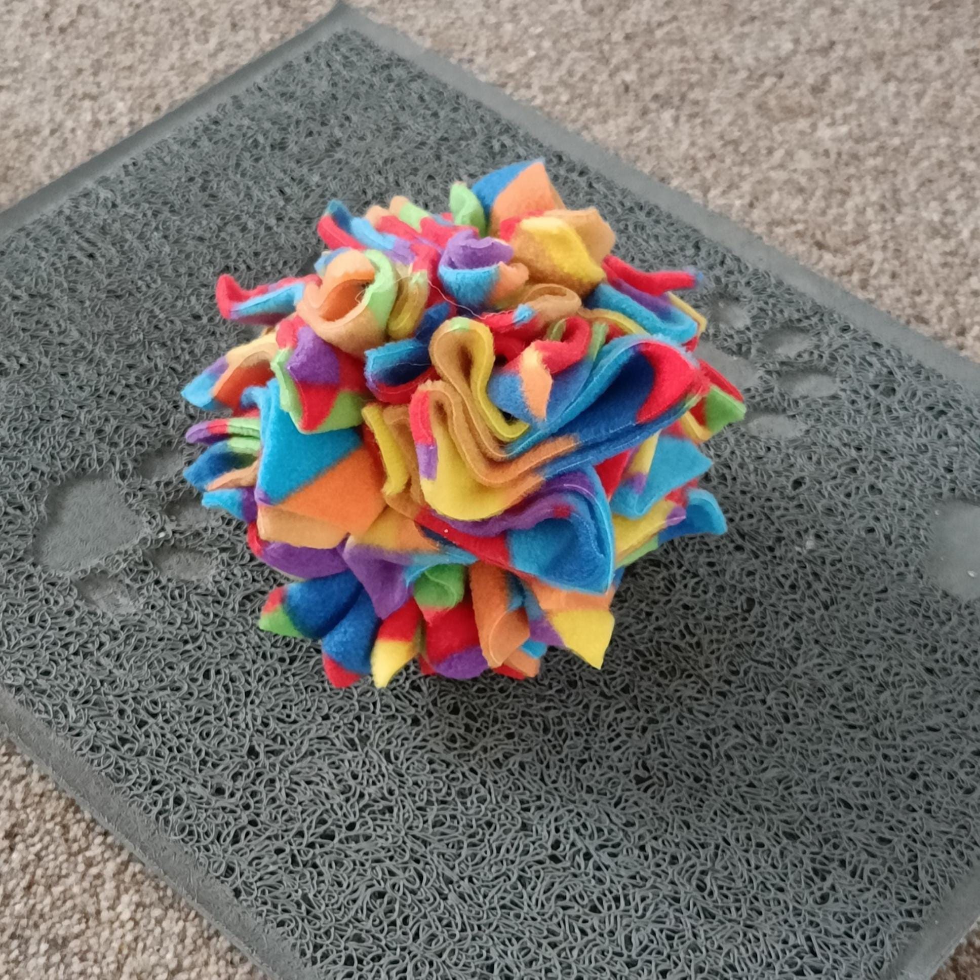 Dog snuffle ball in star shape, fleece pet toy, treat dispenser, finding food game