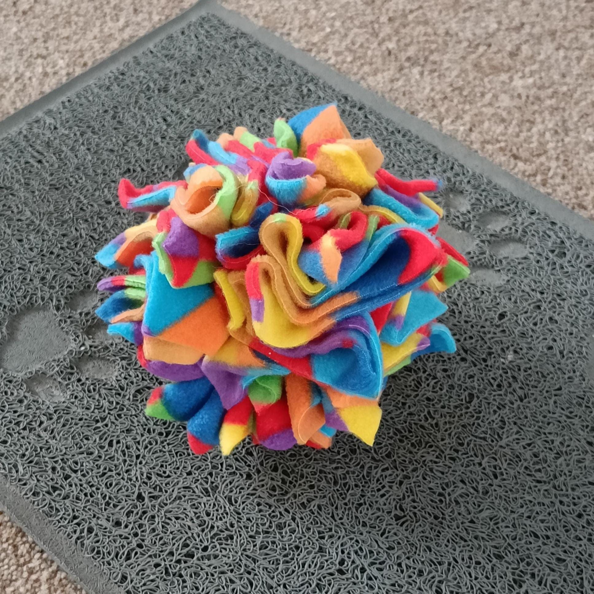 Dog snuffle ball in star shape, fleece pet toy, treat dispenser, finding food game