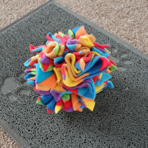 Dog snuffle ball in star shape, fleece pet toy, treat dispenser, finding food game