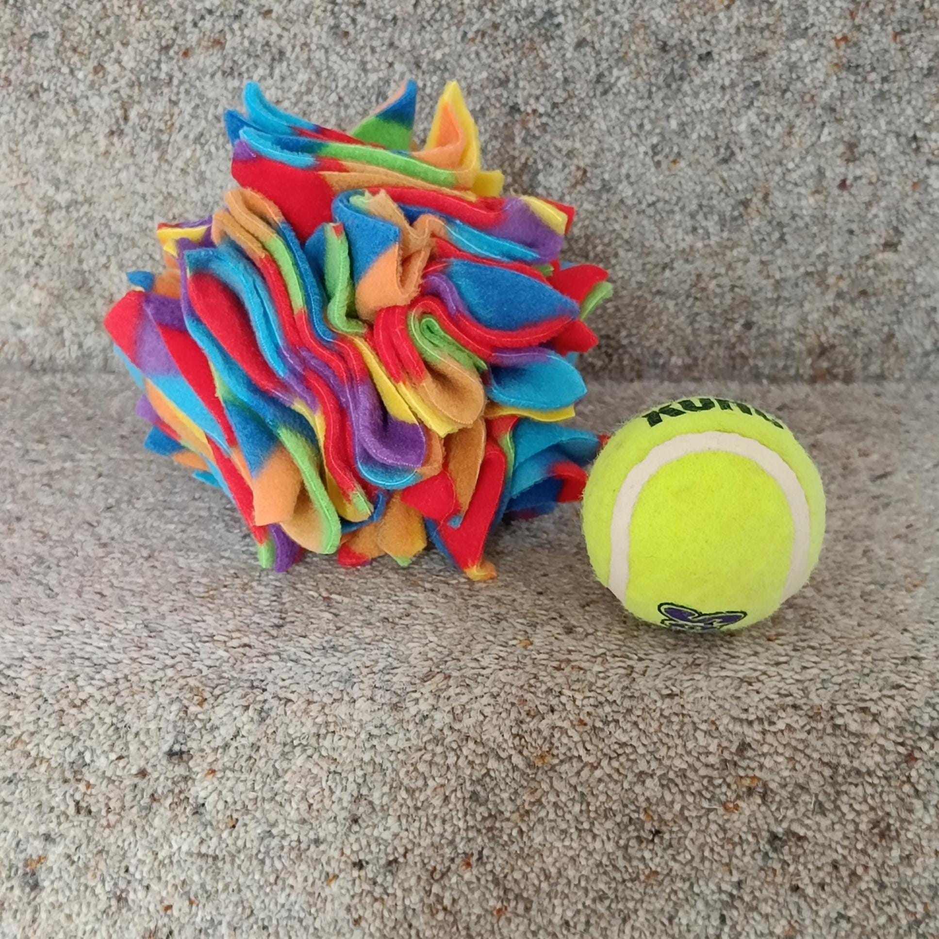 Dog snuffle ball in star shape, fleece pet toy, treat dispenser, finding food game