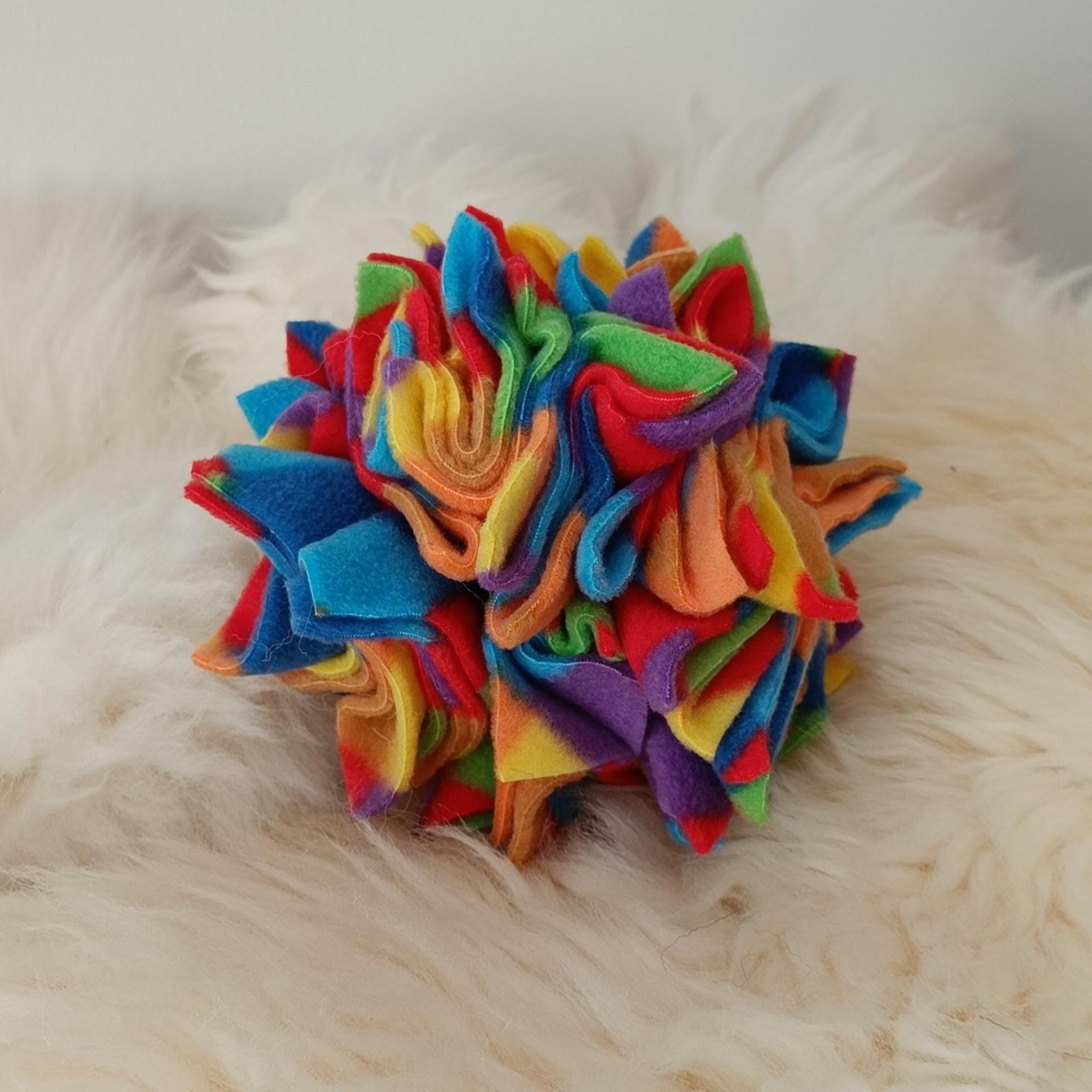 Dog snuffle ball in star shape, fleece pet toy, treat dispenser, finding food game