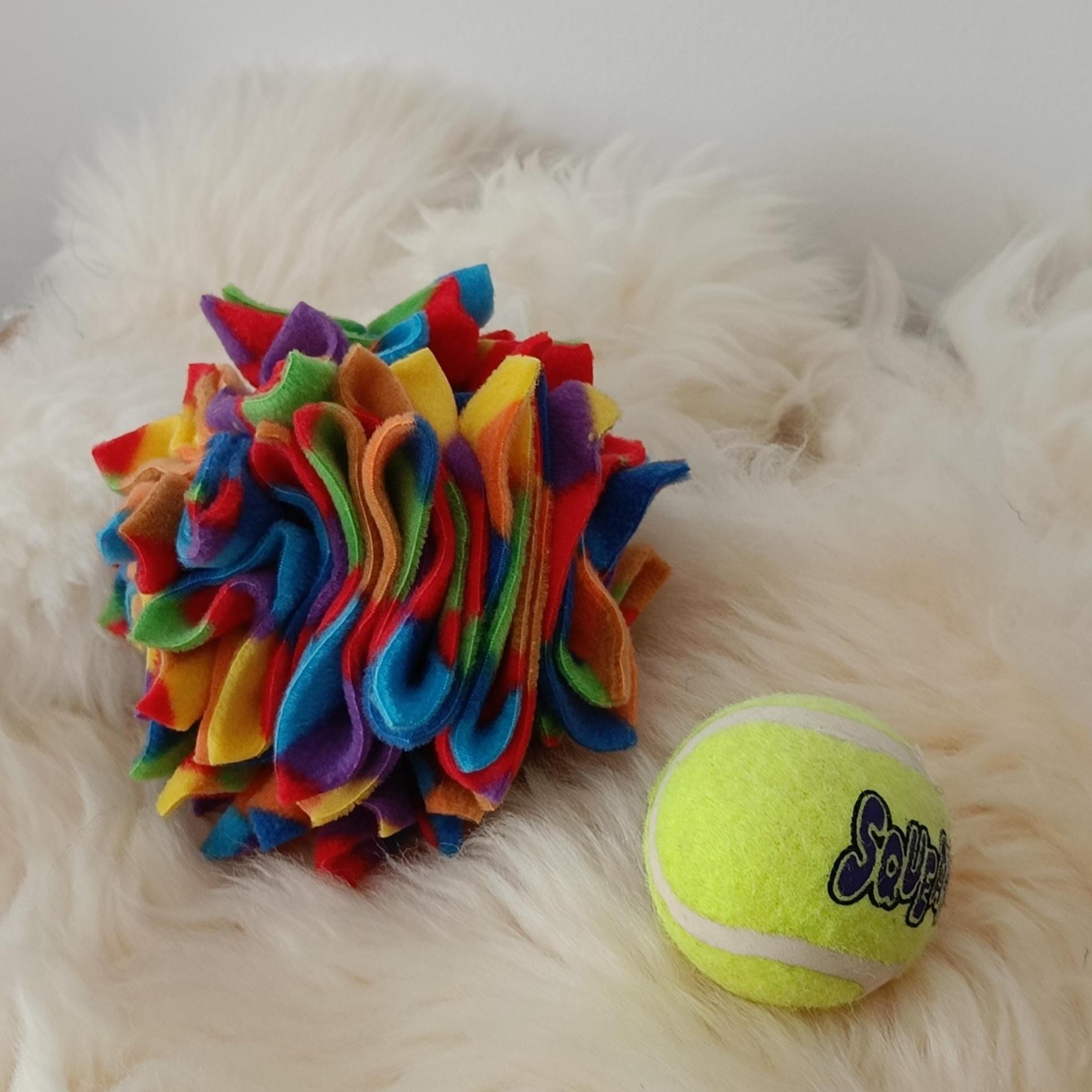 Dog snuffle ball in star shape, fleece pet toy, treat dispenser, finding food game
