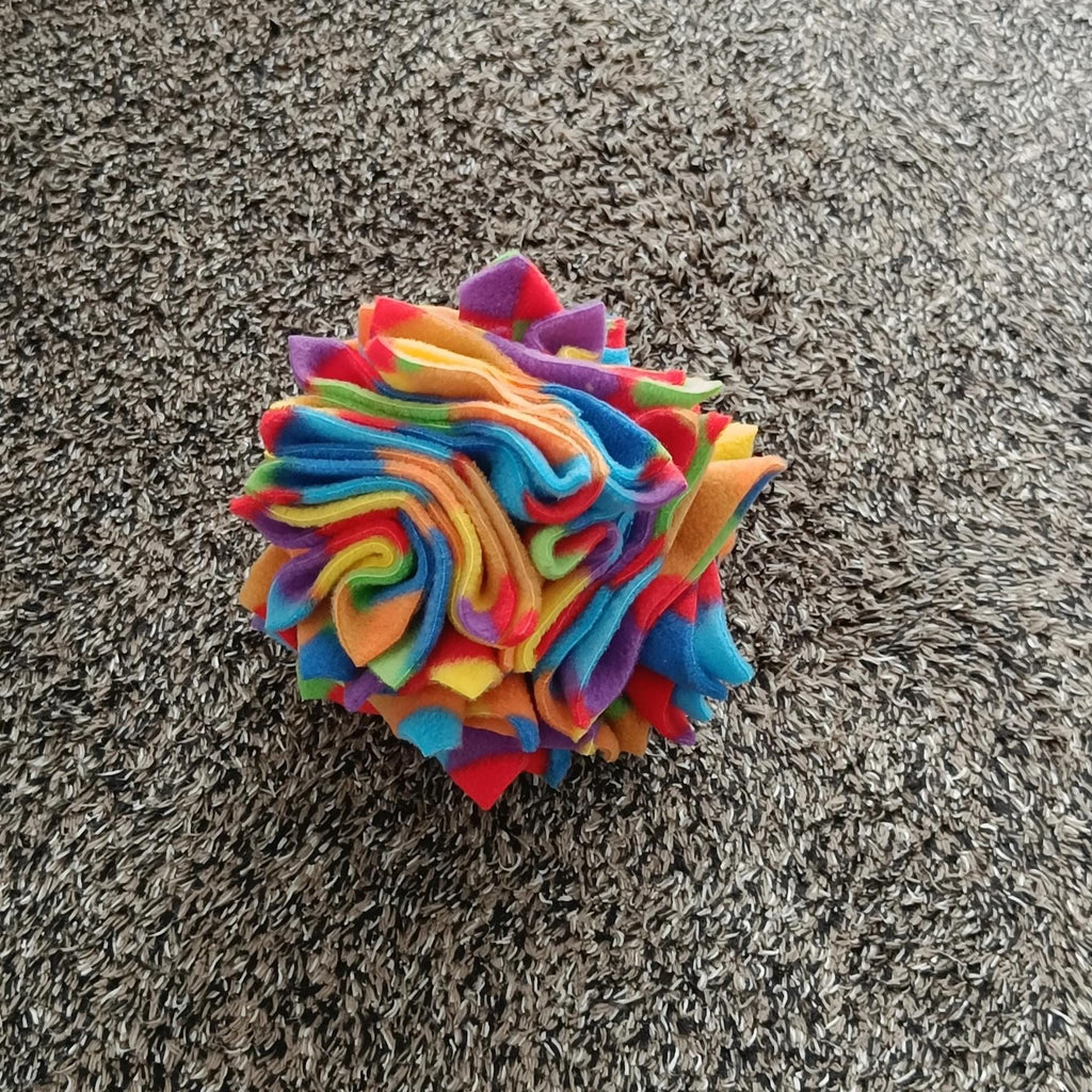 Dog snuffle ball in star shape, fleece pet toy, treat dispenser, finding food game
